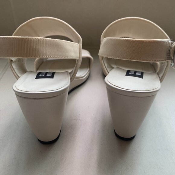 Stuart Weitzman Arianna Stretch Sandal With Wedge Ecru Size 7 - Picture 3 of 7